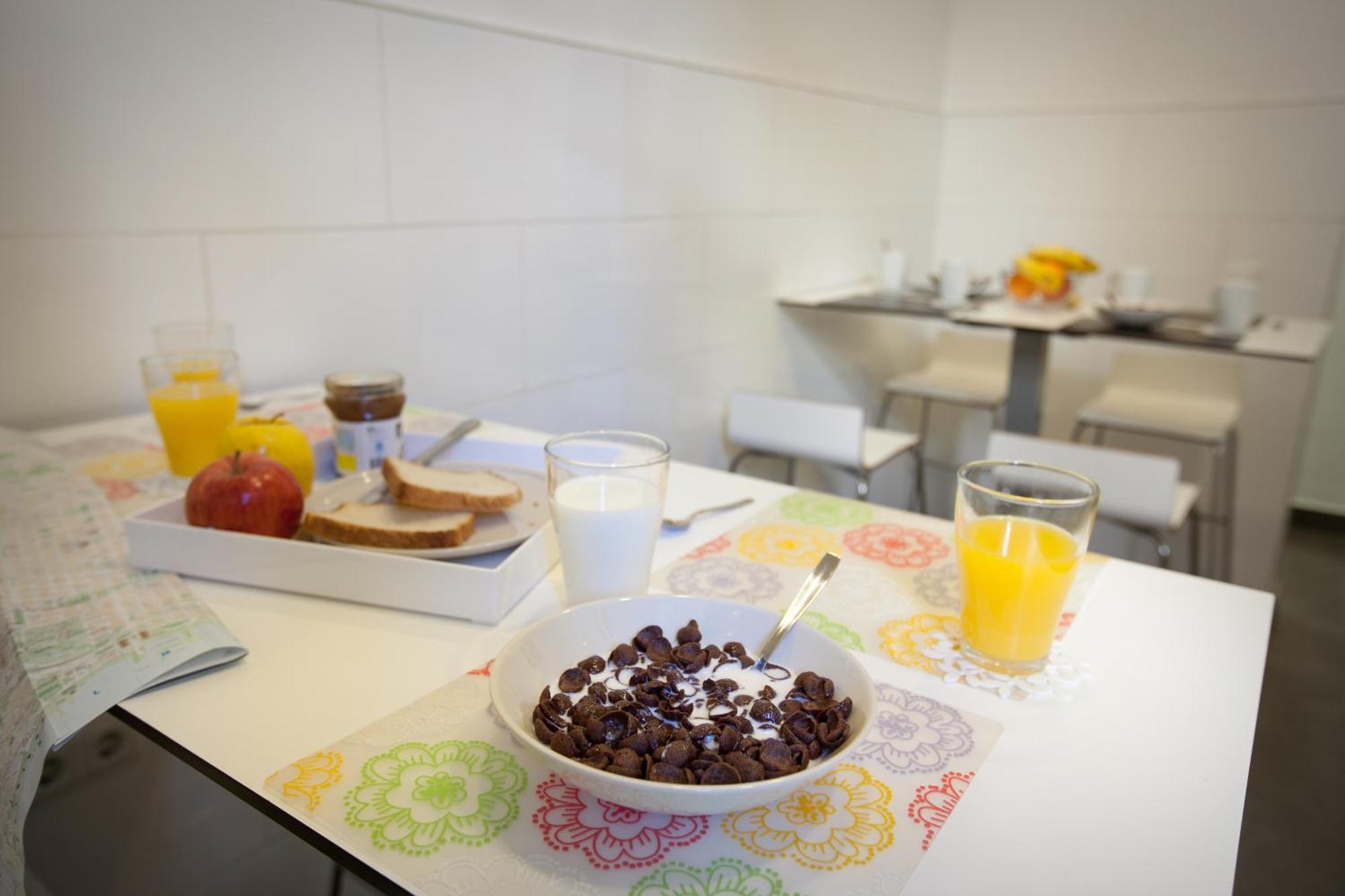 Hip Karma Hostel Barcelona Ngoại thất bức ảnh