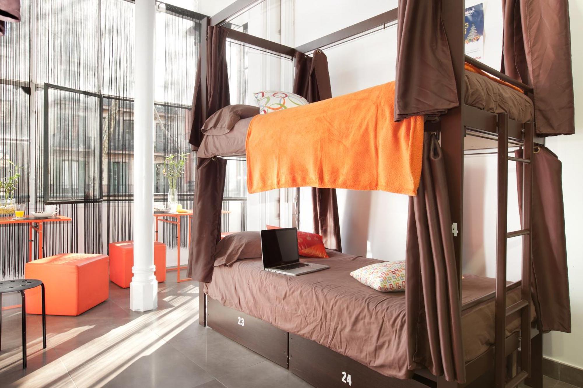 Hip Karma Hostel Barcelona Ngoại thất bức ảnh