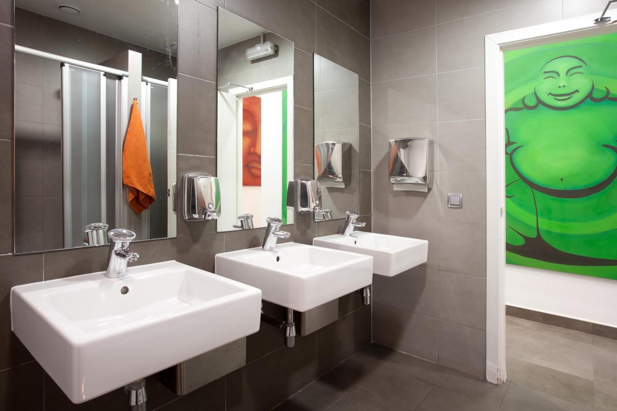 Hip Karma Hostel Barcelona Ngoại thất bức ảnh