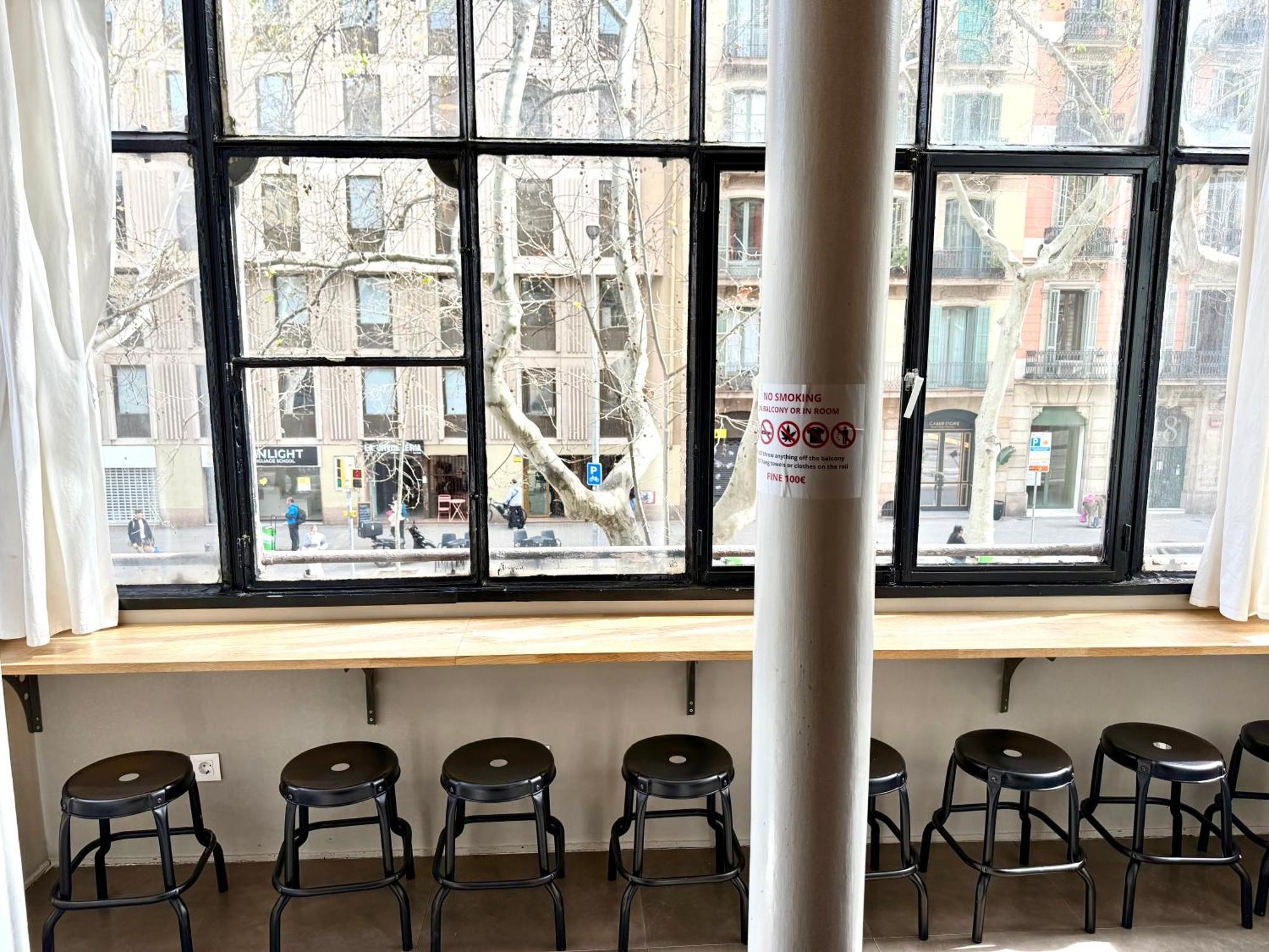 Hip Karma Hostel Barcelona Ngoại thất bức ảnh