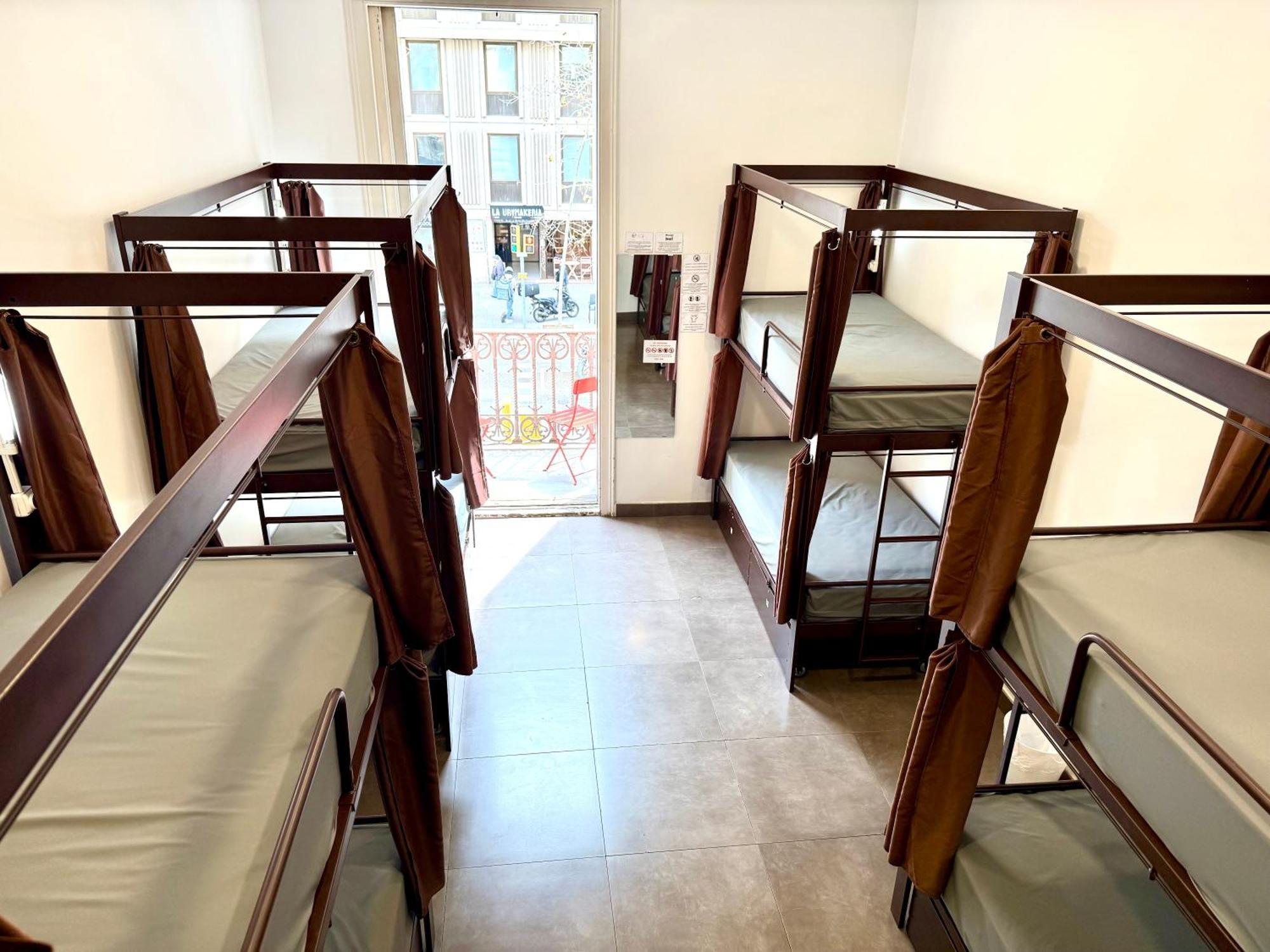 Hip Karma Hostel Barcelona Ngoại thất bức ảnh