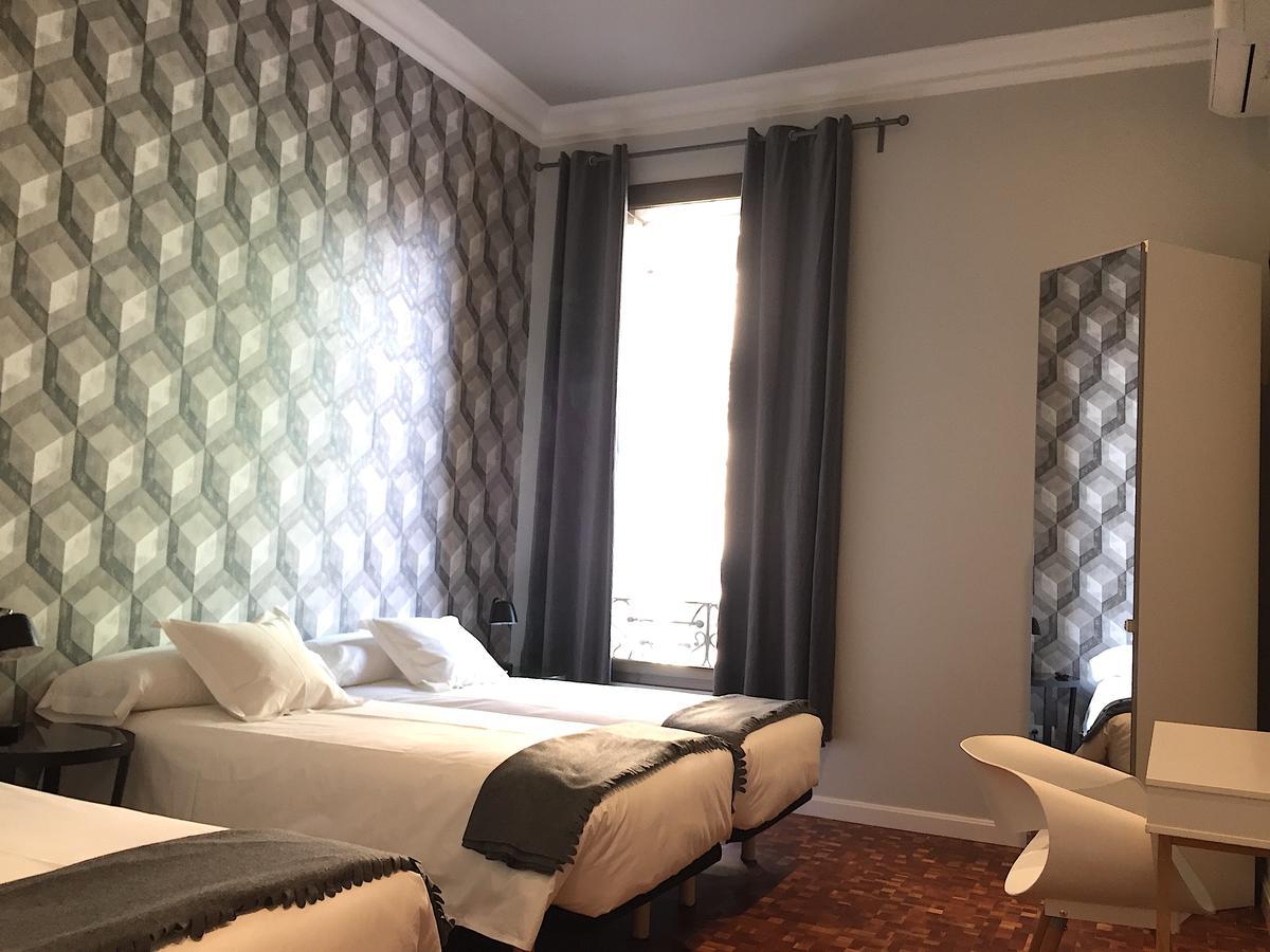 Hip Karma Hostel Barcelona Ngoại thất bức ảnh