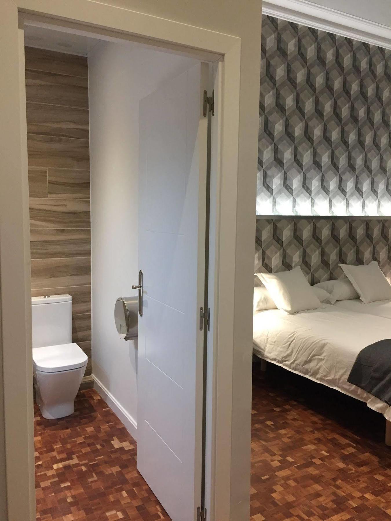 Hip Karma Hostel Barcelona Ngoại thất bức ảnh