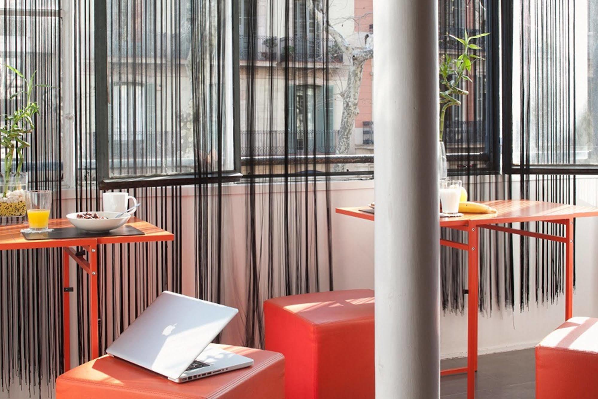 Hip Karma Hostel Barcelona Ngoại thất bức ảnh