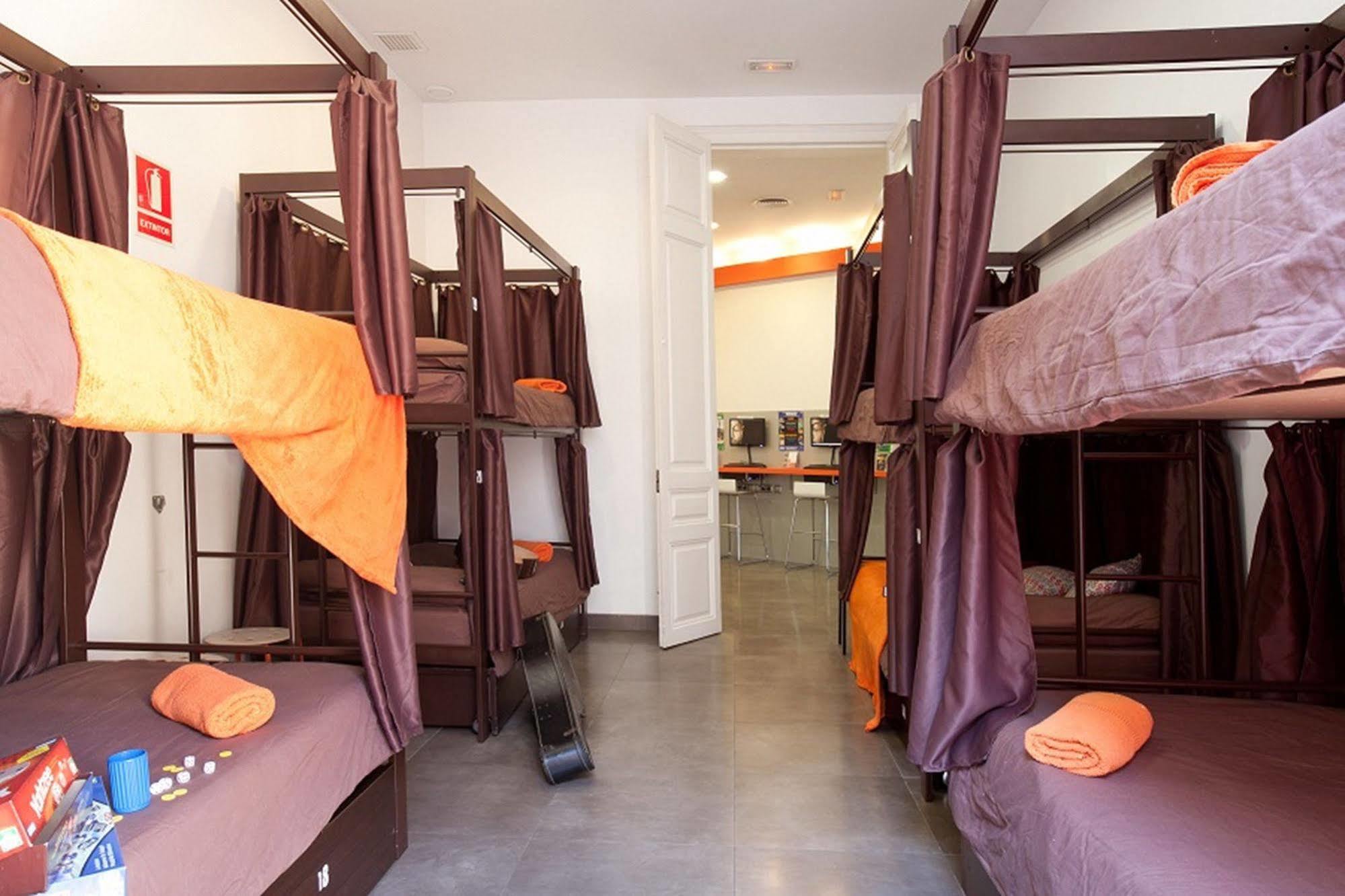 Hip Karma Hostel Barcelona Ngoại thất bức ảnh