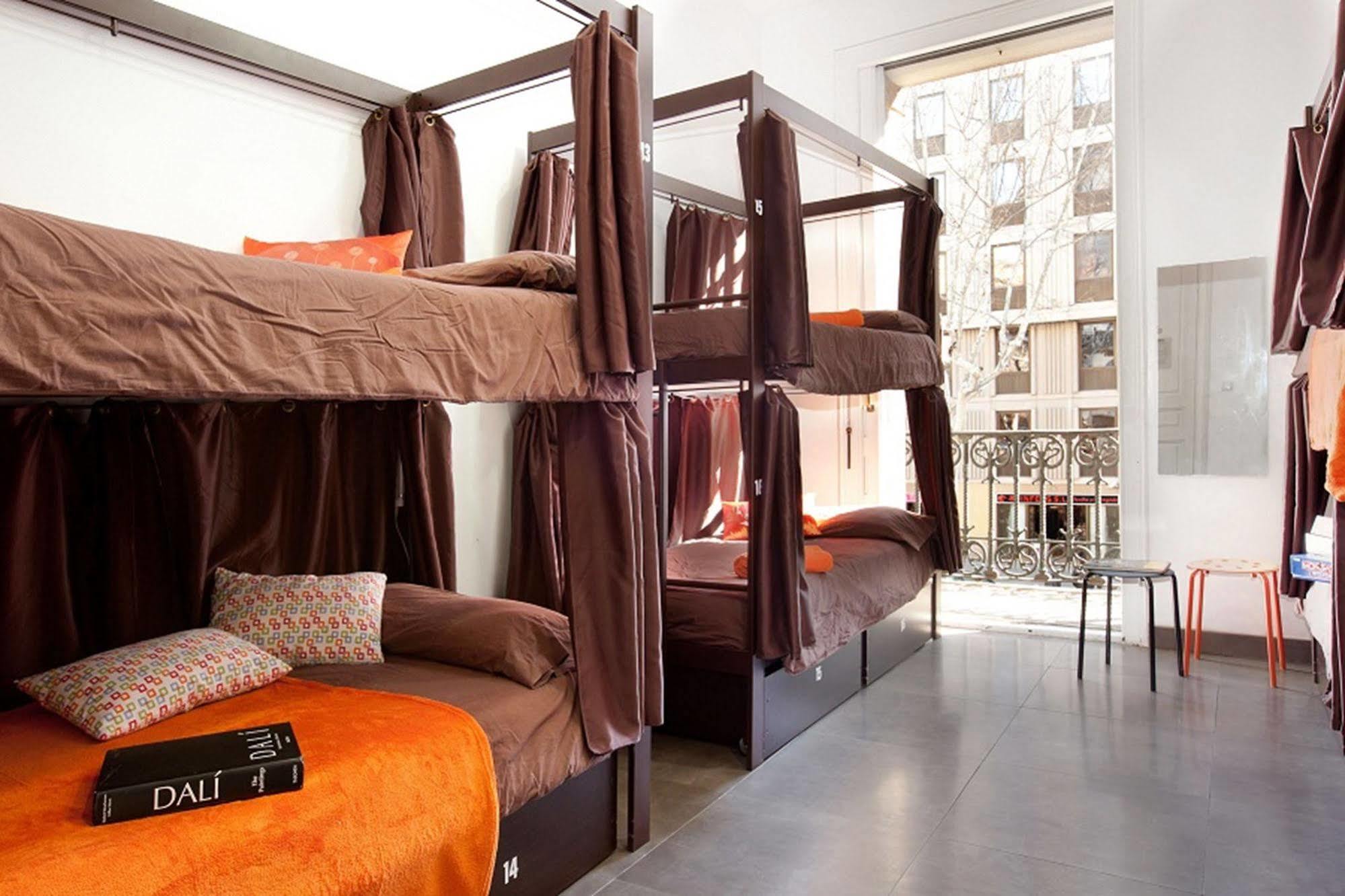 Hip Karma Hostel Barcelona Ngoại thất bức ảnh