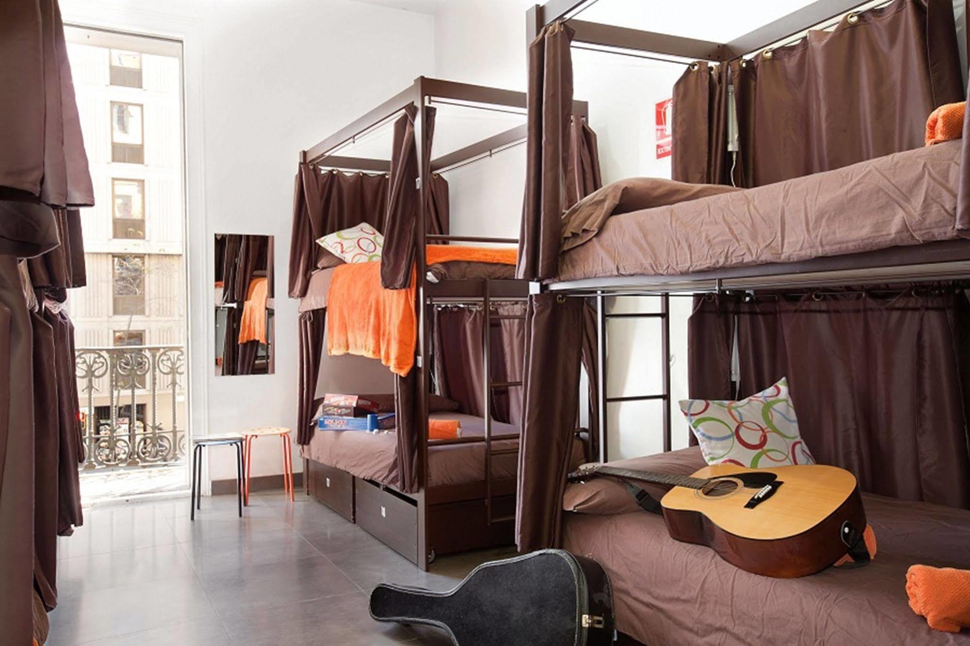 Hip Karma Hostel Barcelona Ngoại thất bức ảnh