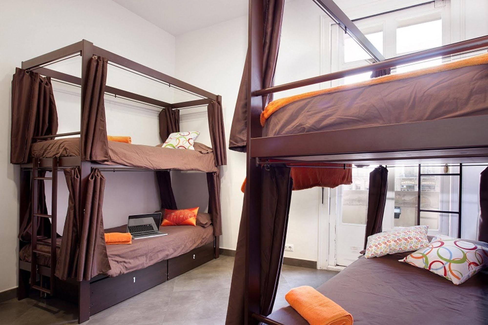 Hip Karma Hostel Barcelona Ngoại thất bức ảnh