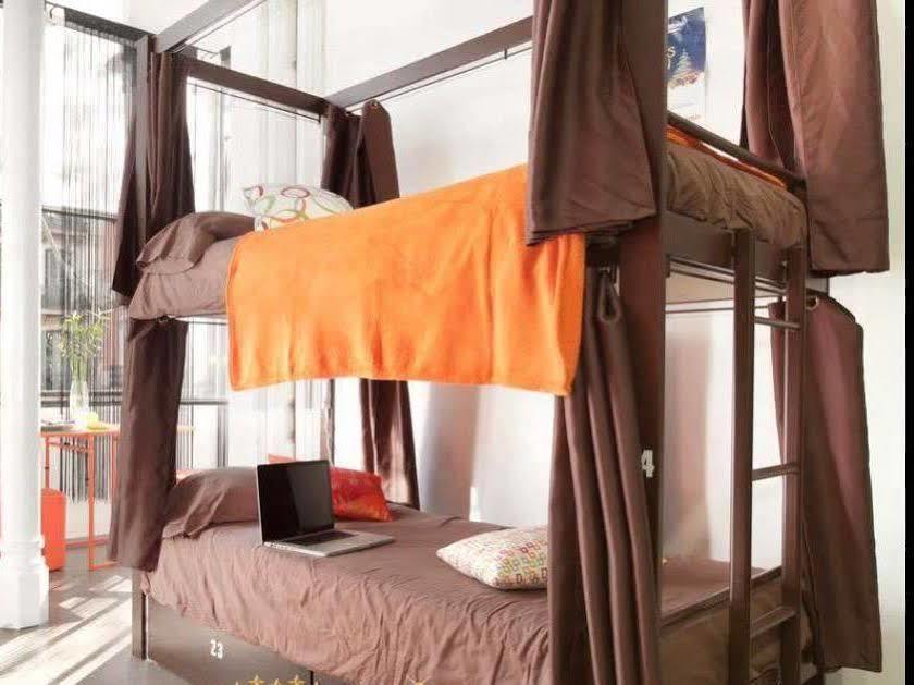 Hip Karma Hostel Barcelona Ngoại thất bức ảnh